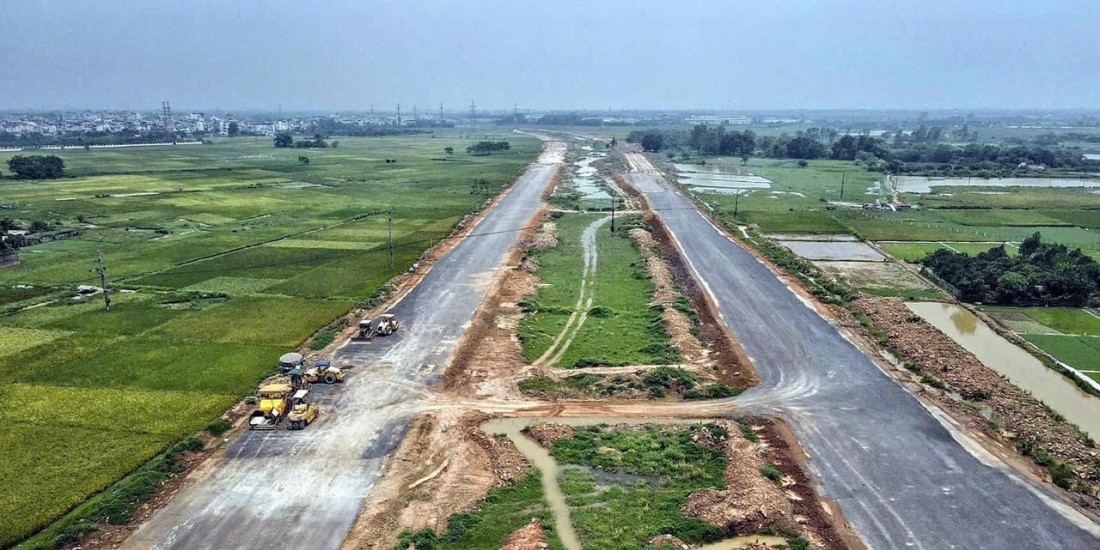 Những kilomet đầu tiên đường Vành đai 4 - Vùng Thủ đô được thảm nhựa