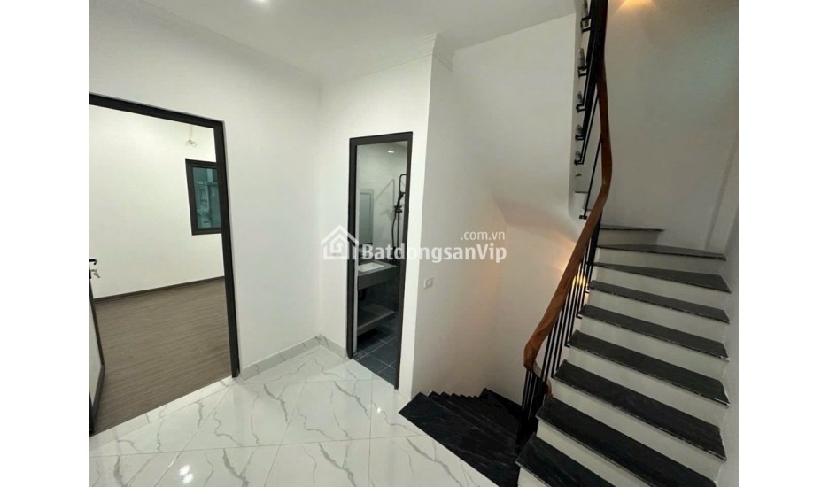 Bán nhà Trâu Quỳ, Gia Lâm - 30 m2 - Nhà mới tinh, sẵn về ở, ô tô đỗ cách 20m - Giá 4.45 tỷ