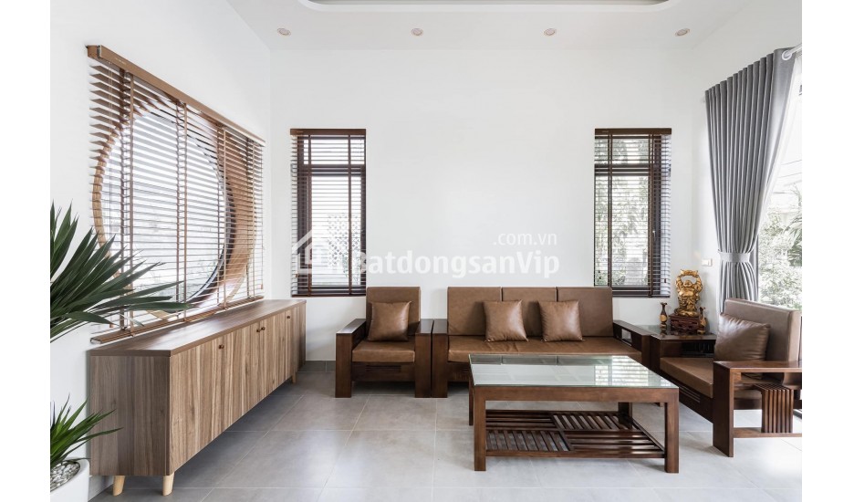 NHÀ TO TÂN MAI DIỆN TÍCH 95/76m2 - NGÕ THÔNG - Ô TÔ ĐỖ CỬA giá chỉ nhỉnh 8.x tỷ