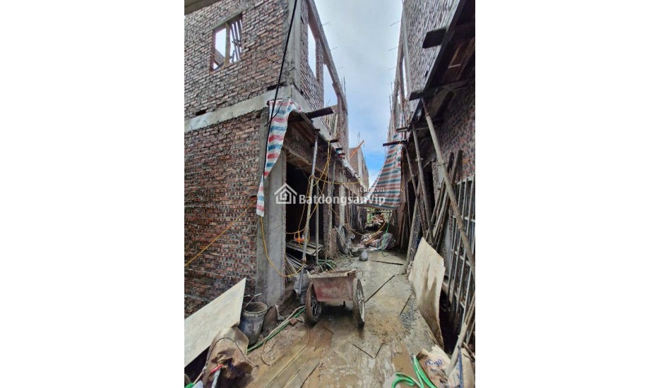 B.á.n nhà Biên Giang, 5 tầng kiên cố đang xây dựng GIÁ chỉ 4 tỷ.