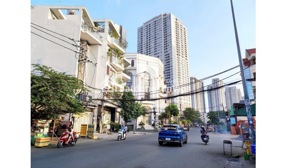 CHÍNH CHỦ 1 ĐỜI GẤP BÁN ĐẤT TẶNG NHÀ NGANG KHỦNG 6.3 x 20. SỔ VUÔNG VỨT CHUẨN PHÁP LÍ. CHỈ 12.5 TỶ
