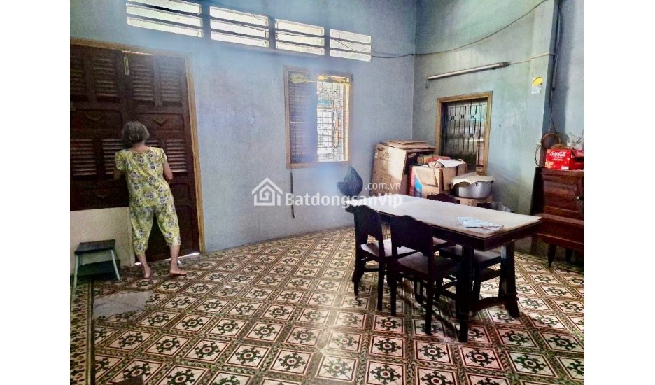 CHÍNH CHỦ 1 ĐỜI GẤP BÁN ĐẤT TẶNG NHÀ NGANG KHỦNG 6.3 x 20. SỔ VUÔNG VỨT CHUẨN PHÁP LÍ. CHỈ 12.5 TỶ
