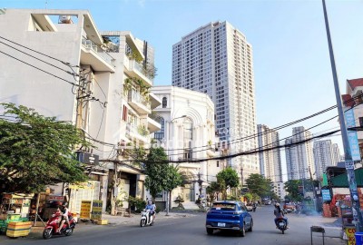 CHÍNH CHỦ 1 ĐỜI GẤP BÁN ĐẤT TẶNG NHÀ NGANG KHỦNG 6.3 x 20. SỔ VUÔNG VỨT CHUẨN PHÁP LÍ. CHỈ 12.5 TỶ
