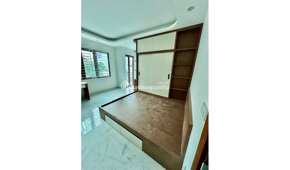 NHÀ LAI XÁ – Ô TÔ TRÁNH – KINH DOANH NHỎ – NGÕ THÔNG TỨ TUNG