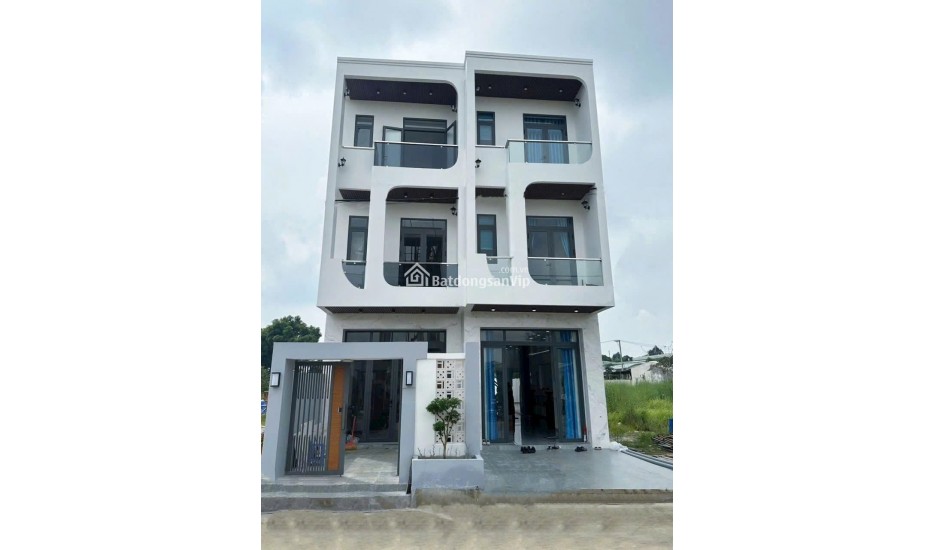 Nhà Mới Xây 3 Tầng – 4x16m – Sổ Hồng Riêng – Gần Chợ Hưng Long – 2.4 Tỷ