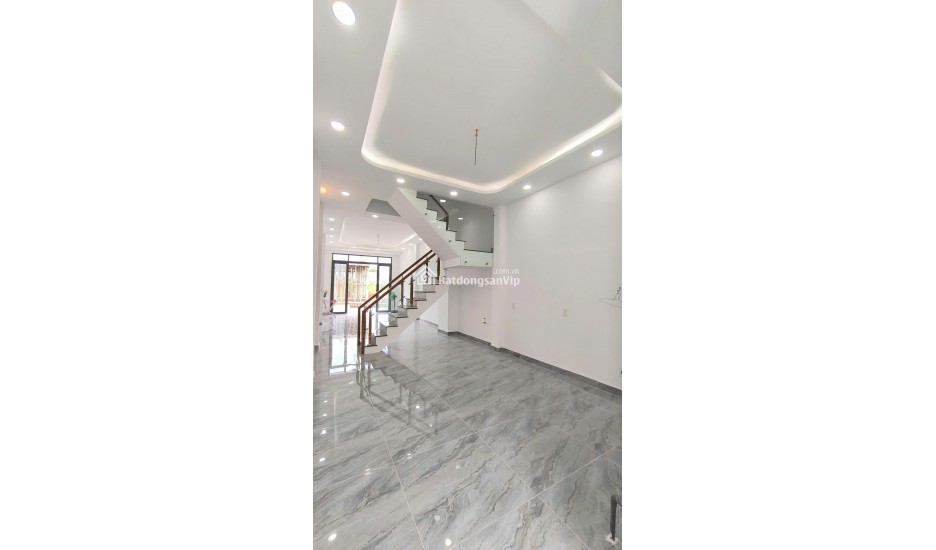 Nhà Mới Xây 3 Tầng – 4x16m – Sổ Hồng Riêng – Gần Chợ Hưng Long – 2.4 Tỷ