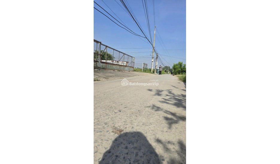 Vị Trí VÀNG Cửa Ngõ TP.HCM! 300m² Đất Bến Lức, Chỉ 5 Phút Đến Bình Chánh, Sổ Đỏ Sẵn, Tiềm Năng Tăng Giá Gấp Đôi Khi Cao Tốc Mở Rộng.