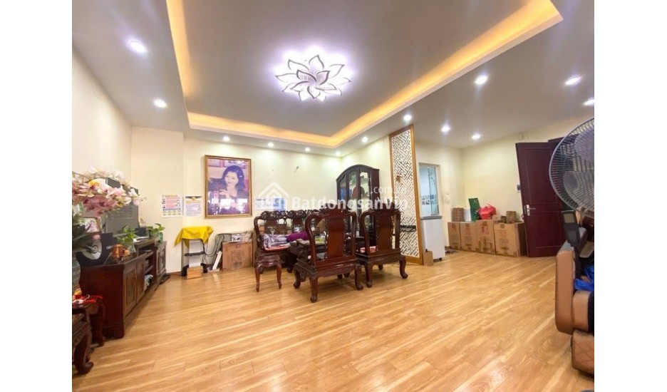 Bán căn hộ Chung cư C18,ngõ 655 Lạc Long Quân (Cạnh Quận ủy Tây Hồ cũ)