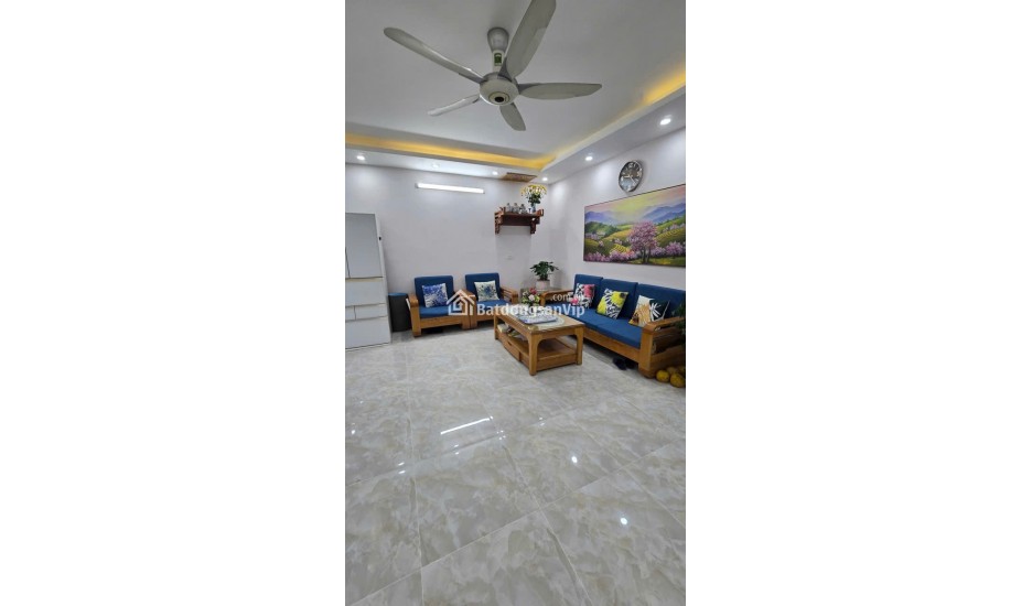 Bán căn chung cư 2 ngủ, tòa C18, ngõ 655 Lạc Long Quân