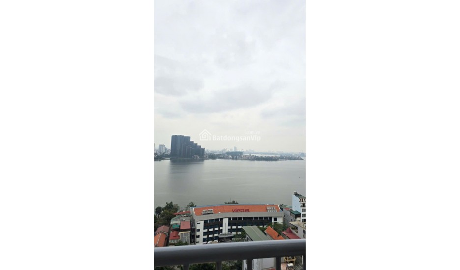 Bán căn chung cư 2 ngủ, tòa C18, ngõ 655 Lạc Long Quân