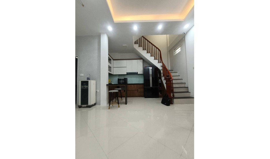 -Vĩnh Hưng- Hoàng Mai -38m, 5tâng,mt5m -Hơn 6tỷ + Sổ đỏ vuông đẹp +Lh:0972.284.186 để đc tv và tt chi tiết