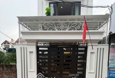 Chủ gửi bán căn nhà cự khối long biên  Dc : ngõ 691.29B - bát khối 90m2